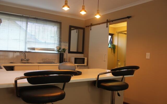 Chic & Serene 1-Bed Haven in Roodepoort