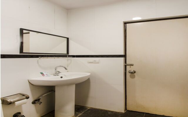 Oyo 9707 Hotel Sravya Residency