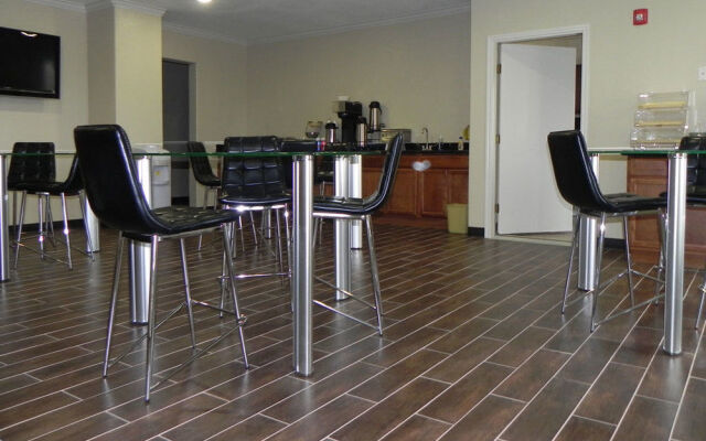 Yorktown Inn And Suites