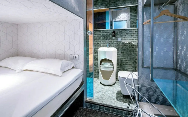Diamond Capsule Hotel Amsterdam South