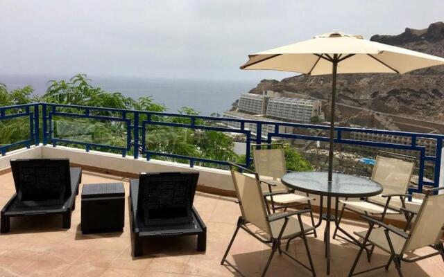 Apartment in Taurito with dream landscape and 30m2 terrace.