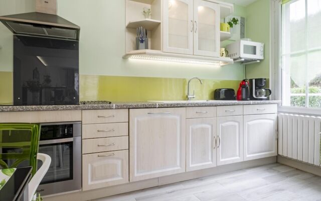 Enticing Holiday Home in Tulle with Garden