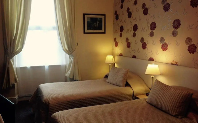 The Clovelly - Guest Accomodation