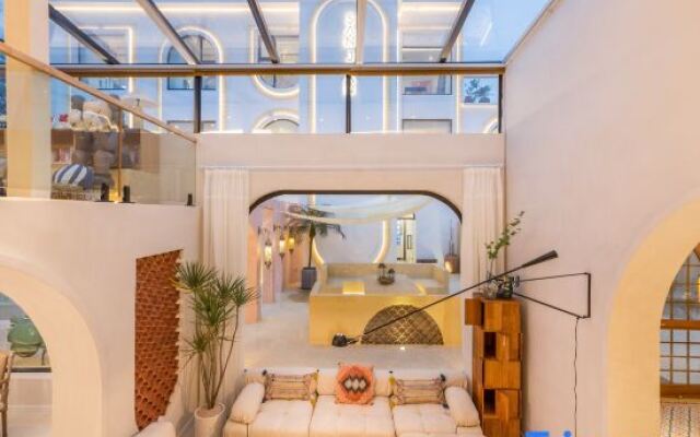 Sanjian Homestay (Shanghai International Tourism Resort)