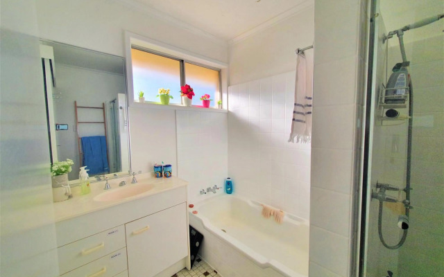 Amazing City Location-Private Room in a Share House-2 Rooms available!!