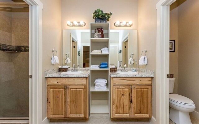 Far View Gasthaus 2 Bedroom Apts by RedAwning