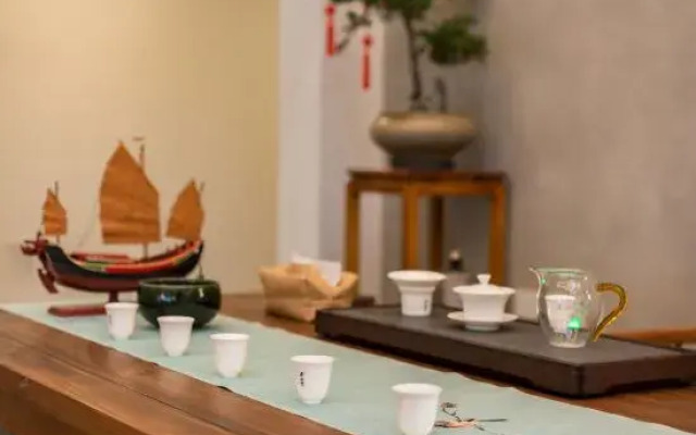 Banbian Mountain Island Hotel