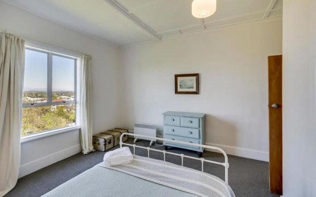 Views on Colenso - Napier Holiday Home