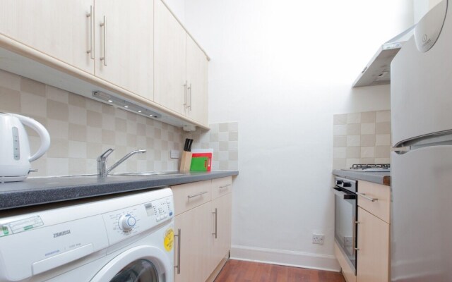 Homely Tenement for 4 Near Botanic Gardens