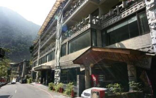 Naluwan Spring Resort Hotel