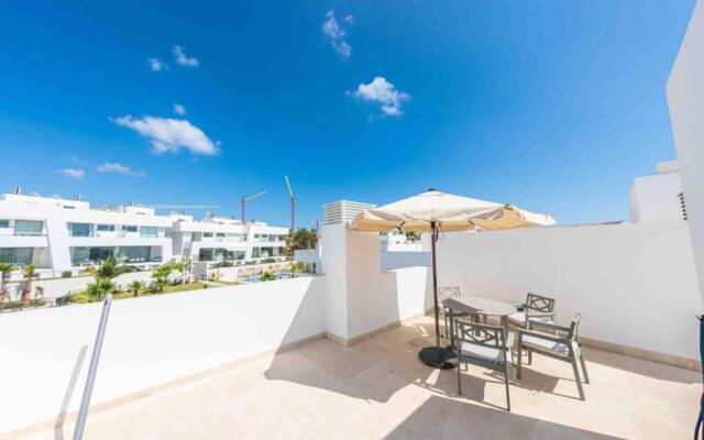 New Top Townhouse With Private Pool/4Bdr/3.5Bath