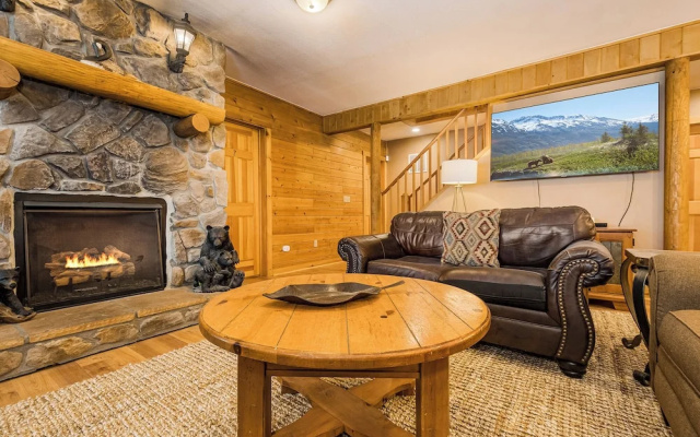 Grand Chestnut Lodge by Taylor Made Deep Creek