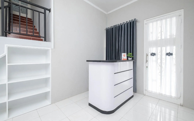 Nareswari Guest House by OYO Rooms