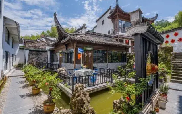 Hongcun Mushanbo · Yuli 19 She · Hanfu Experience · Lake View Courtyard Coffee · View Holiday Home