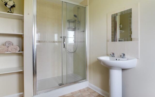 Serene Holiday Home in Hawkinge With Garden