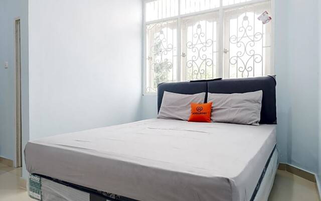 KoolKost Syariah near Green Pramuka Square Mall - Minimal Stay 6 Nights