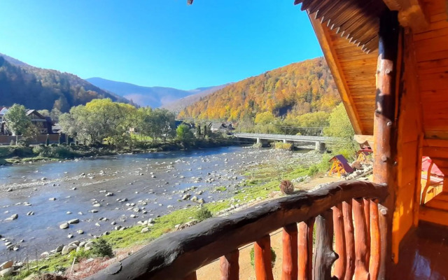 "Обійми гір"Котеджі