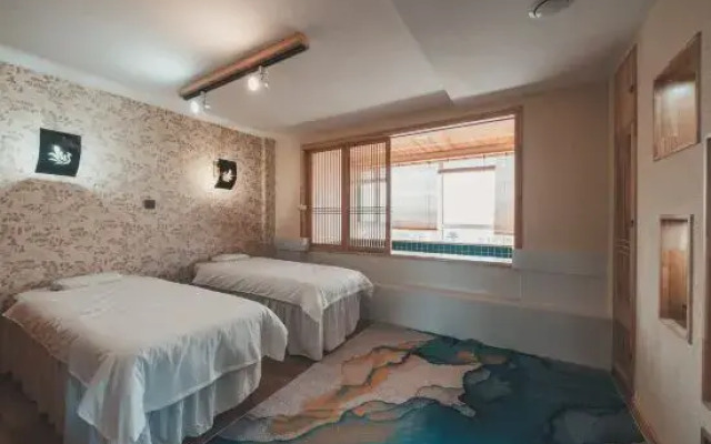 Yungu Xiangjiju Hot Spring Holiday Hotel