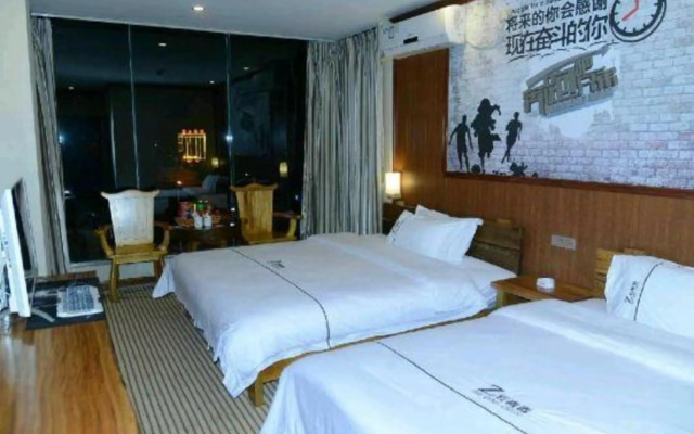 Qujing Youth Network Hotel