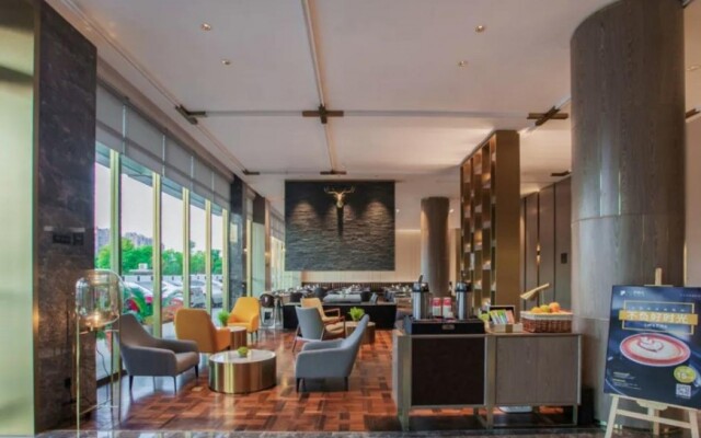 Echarm Plus Hotel (Wuhan Donghu College Dahualing Subway Station)