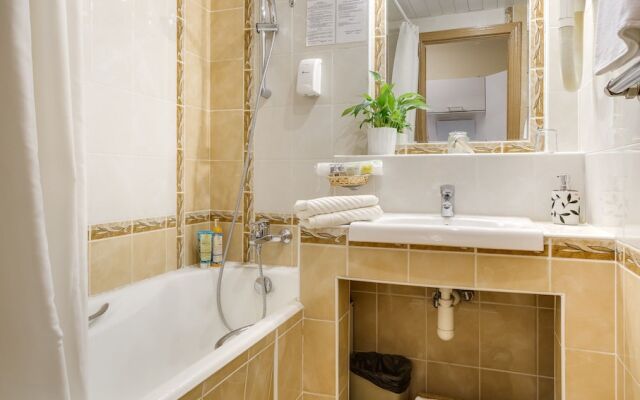 #513 OREKHOVO APARTMENTS with shared bathroom