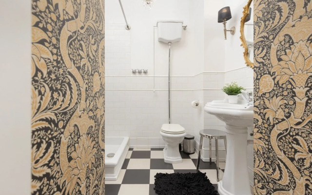 Warsaw Grójecka by Renters Prestige