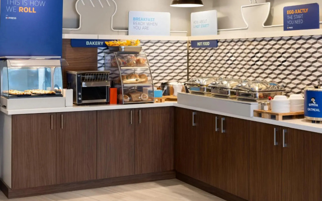 Holiday Inn Express Hotel & Suites Brattleboro by IHG