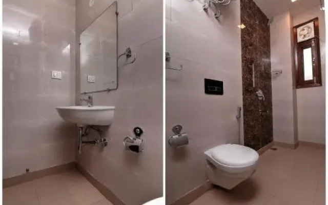 OYO Flagship 18303 Sector 24 Rohini