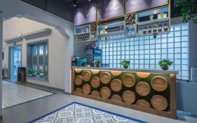 Floral Hotel Falan Small Town