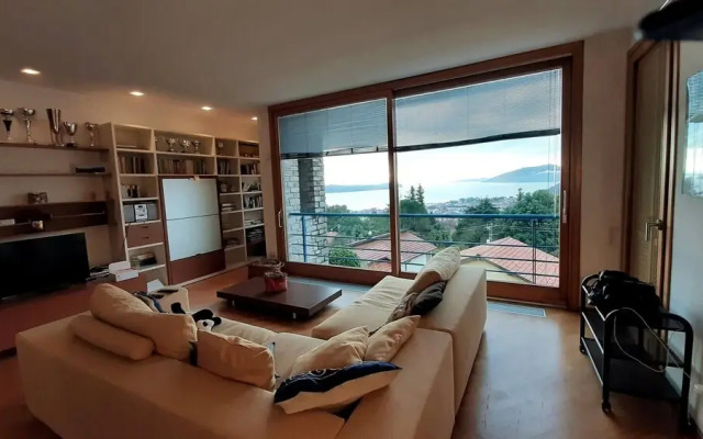 Casa Azalea Rossa - Luxury Lake View Home