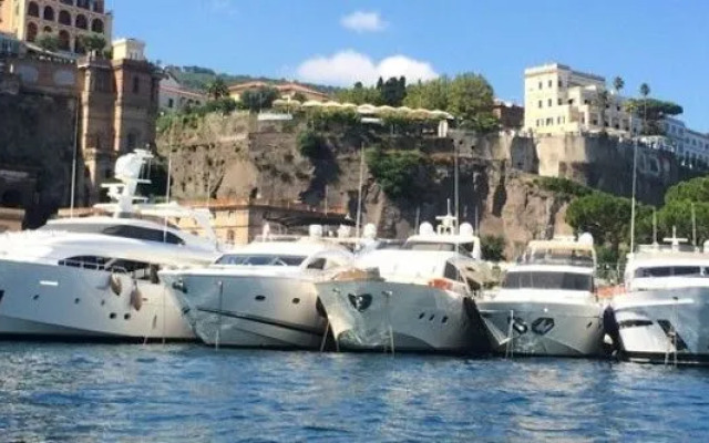 Yacht Suite Sorrento
