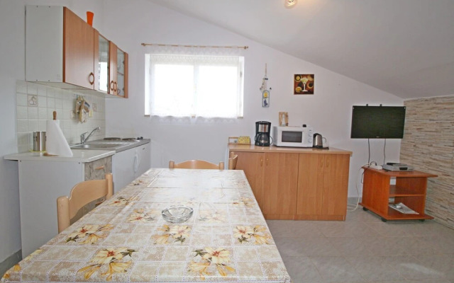 Apartments and rooms Eugenia