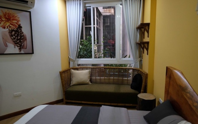 The Gallery House – Guest Rooms – Hanoi