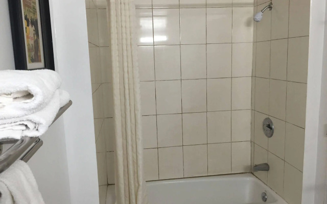 LA Royal Viking Apartments