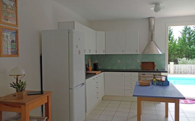 Spacious Villa in Aups With Swimming Pool