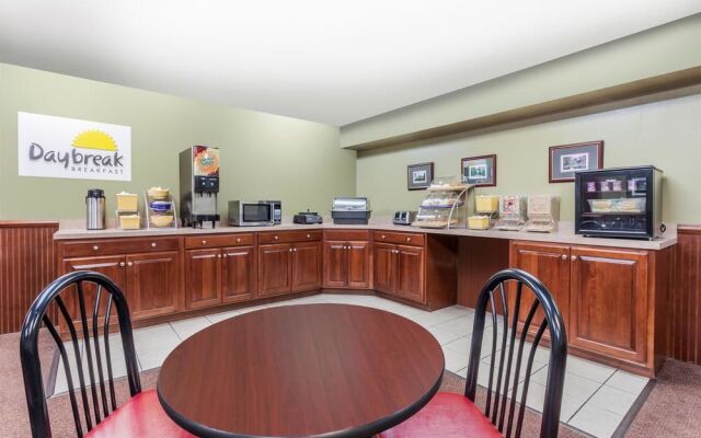 Days Inn & Suites Lexington