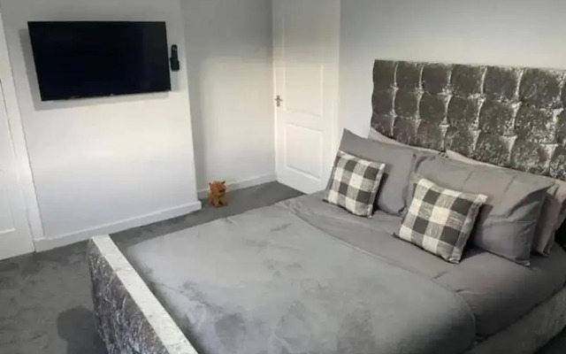 Renfrew Apartment Near Glasgow Airport