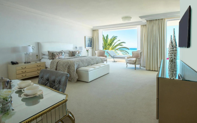 The Clarendon - Bantry Bay