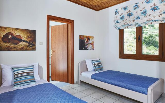 Spacious Villa With Shared Pool and Amazing View