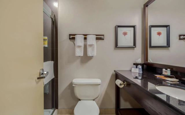 Best Western Premier Denham Inn & Suites