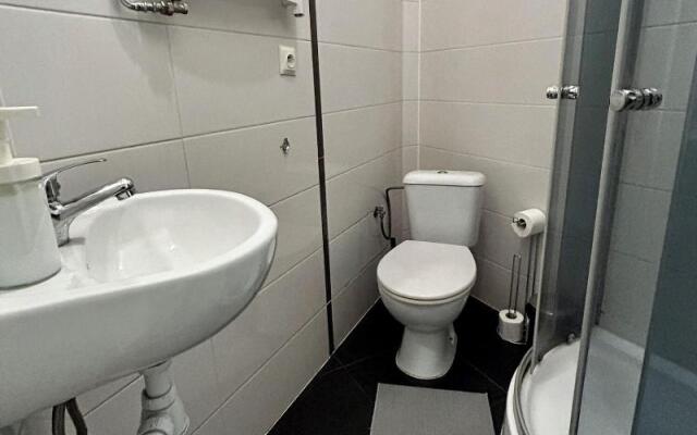 AMEN Aparthotel Curie 8