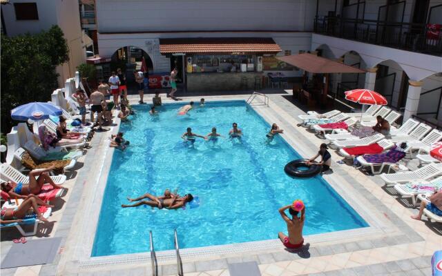 Lefkimi Hotel