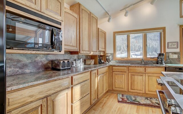 Evans Mountain Lodge