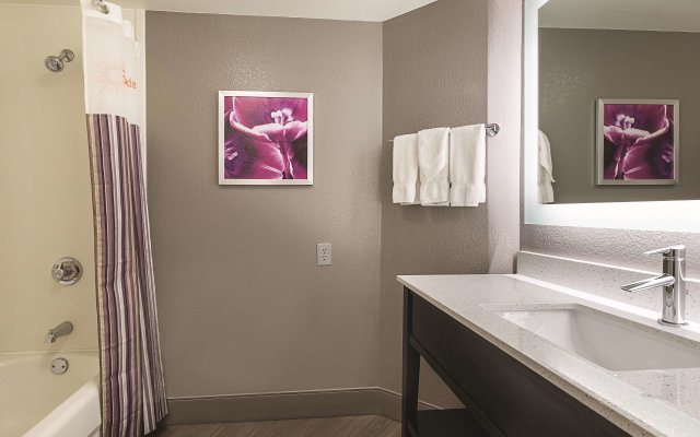 La Quinta Inn & Suites by Wyndham Dallas Plano West