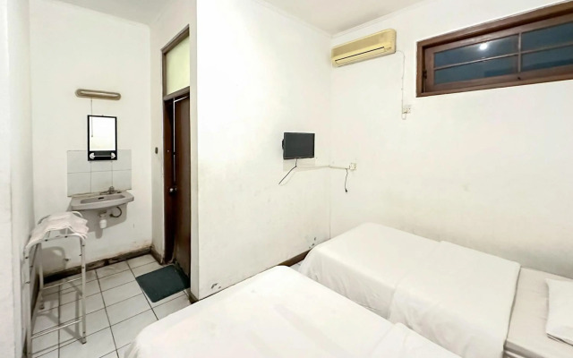 OYO 759 Hotel Dewi Sri