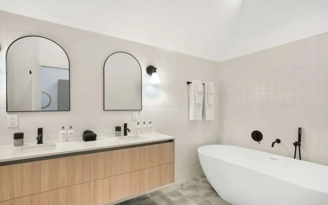 Cobalt Coast Resort & Suites