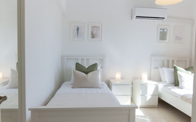Phaedrus Living Byzantium Modern City Flat