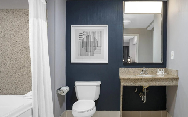 Courtyard by Marriott Long Island MacArthur Airport