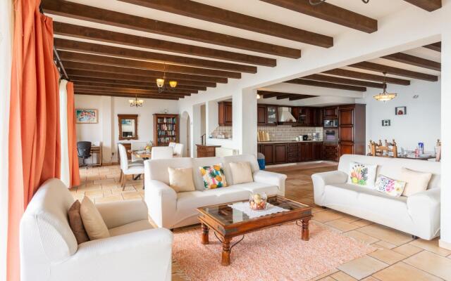 Villa Emilios