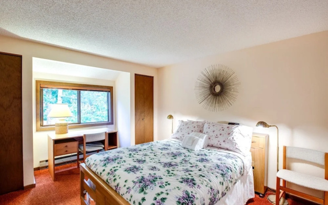 85sw - Fireplace - Washer/dryer - Dishwasher - Sleeps 4 2 Bedroom Home by RedAwning